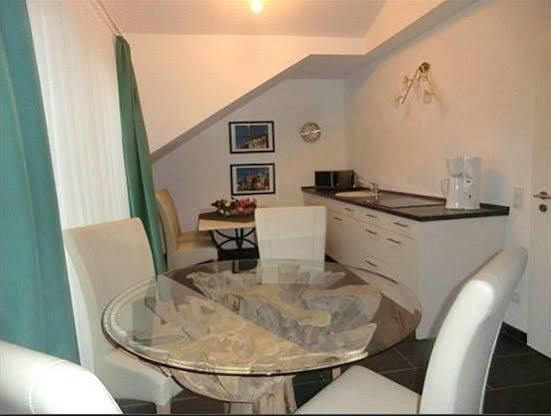 Hotel Garni Jacobs Бонн Экстерьер фото